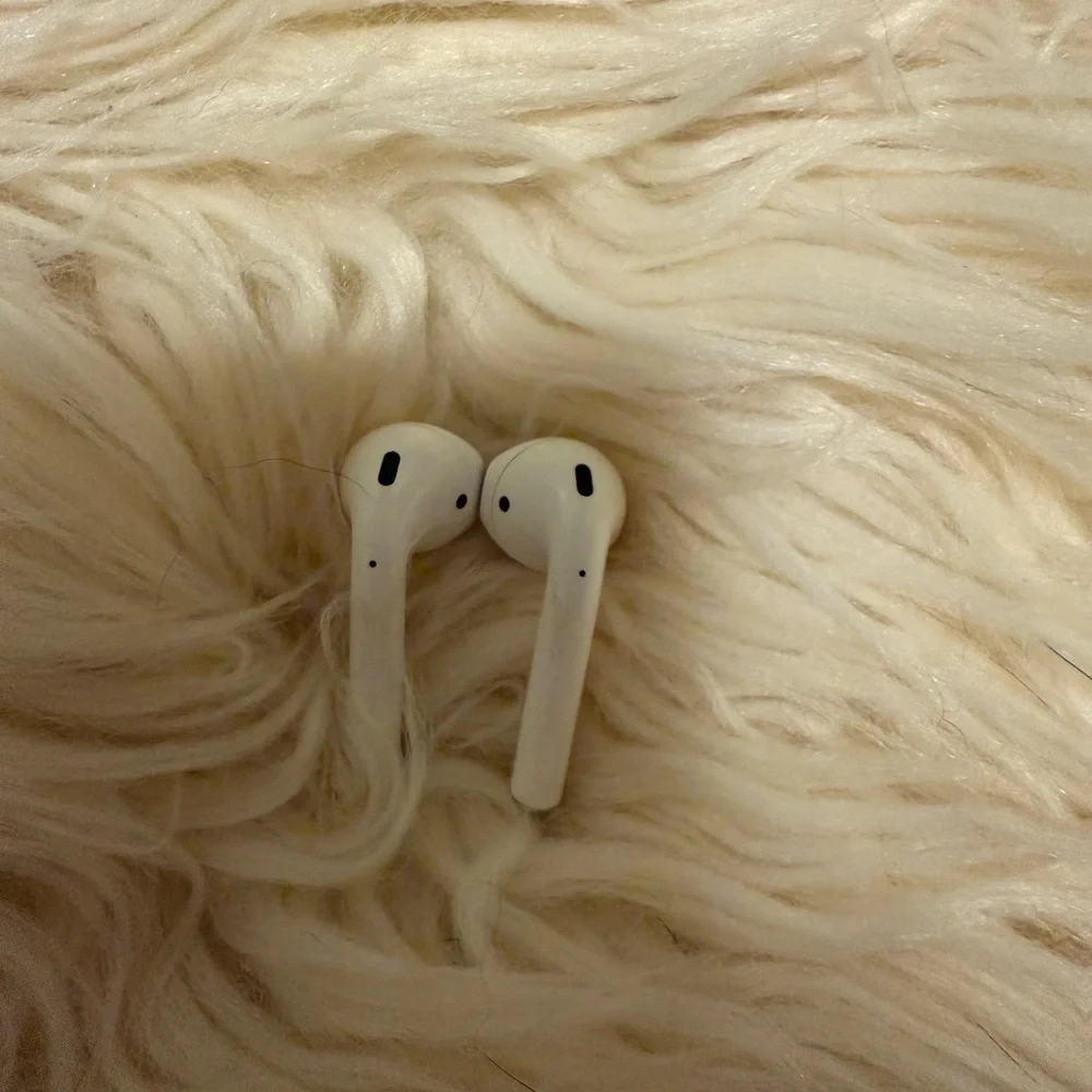 Apple AirPods First Gen *see description*